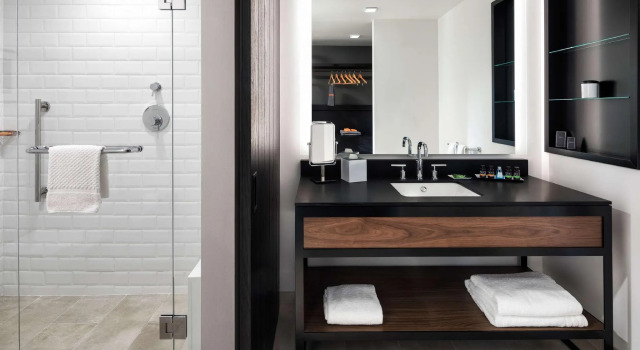 Четырёхместный номер Standard Canopy by Hilton Minneapolis Mill District