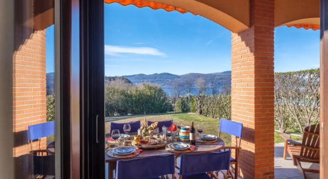 La Luna nel Lago Lake View Garden - Happy Rentals, Забронировать Отель Отели Испра с парковкой, Парковка