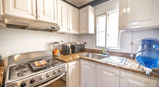 Апартаменты c 1 комнатой с балконом Garden Condos 7 - Central Apartment in Strip!