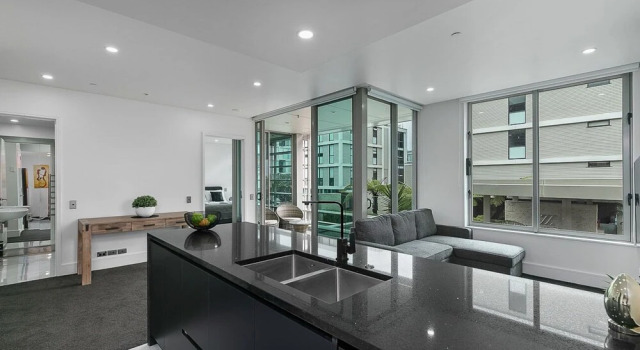 QV Upscale Modern Apt with Parking -965, Забронировать Отель Окленд регион Окленд, рядом с Westhaven Marina