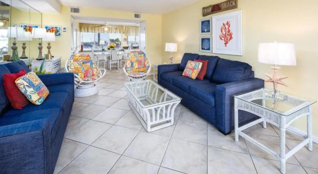 Апартаменты Seaspray Condos 105A