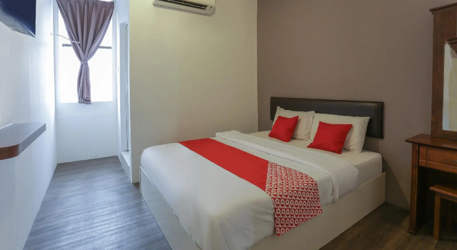 Oyo 90155 Bmw 1 Hotel, Varaa Hotelli Hotellit Johor pysäköinnillä, Pysäköinti