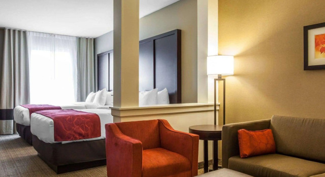 Четырёхместный люкс Comfort Suites Youngstown North