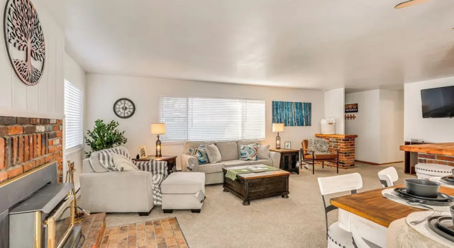 11 Mi to Burney Falls: Charming Home w/ Fireplace, Buchen Sie Ferienhaus Burney 