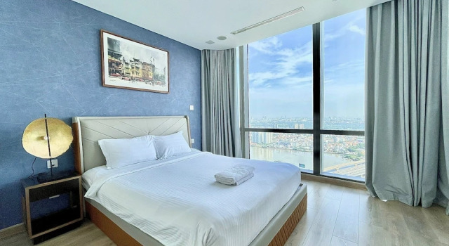 Апартаменты с 3 комнатами с балконом и с видом на город DongDong Skyview APT in Landmark81 Tower
