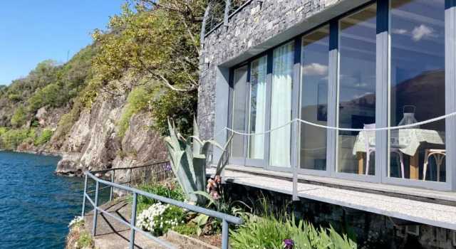 Коттедж c 1 комнатой Unique waterfront private house at Como lake
