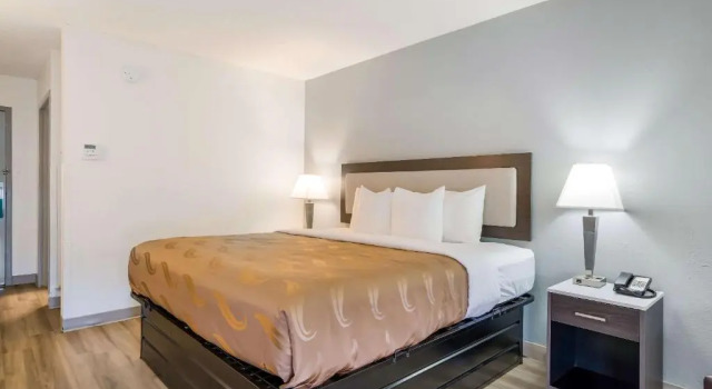 Номер Standard Quality Inn Jacksonville near Camp Lejeune