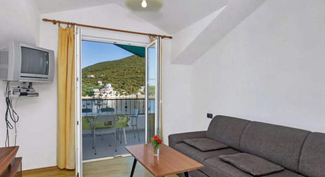 Apartment Rubin Hvar/Pokrivenik 30672, Varaa Huoneisto Pokrivenik Split-Dalmatia