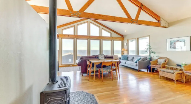 Walk to Beach: Oregon Coast Escape w/ Hot Tub!, Prenota Casa vacanze Hotel a Oregon con parcheggio, Parcheggio