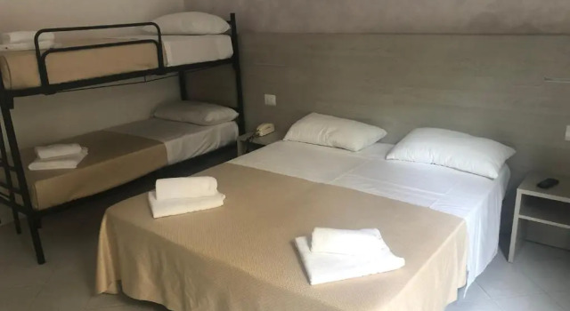 Четырёхместный номер Standard Hotel Marzia con Piscina