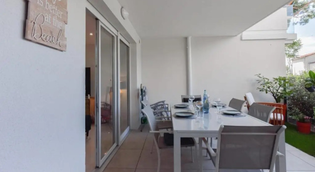 SERRENDY Apartment in residential property with swimming pool