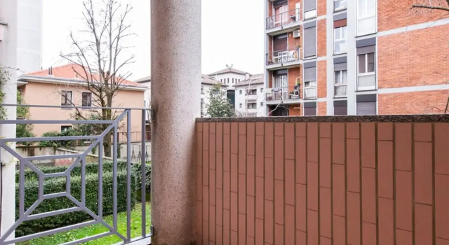 Pisani 4 in Monza With 1 Bathrooms