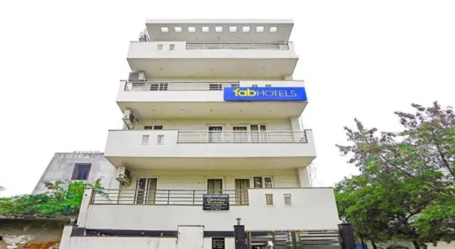 Fabhotel White House Bnb