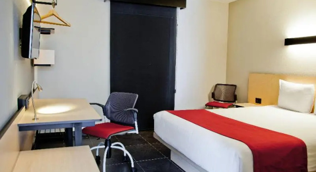 Двухместный номер Standard с красивым видом из окна City Express by Marriott La Paz