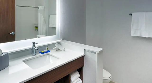 Двухместный номер Premium Holiday Inn Express Doral Miami by IHG