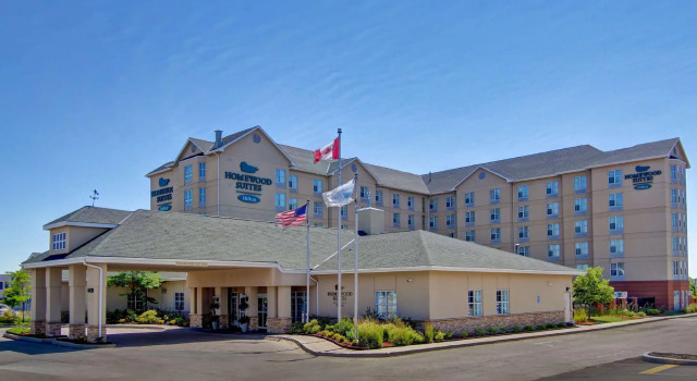 Кровать в общем номере Homewood Suites by Hilton Toronto Mississauga