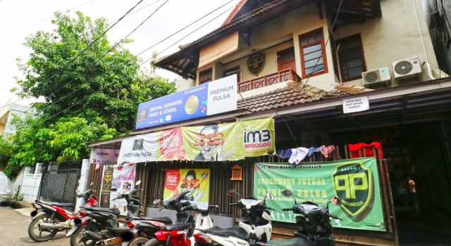 Premium Senen Guesthouse - Female Only