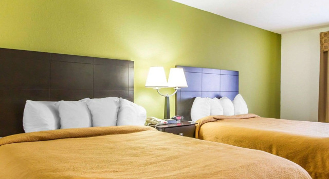 Четырёхместный номер Standard Quality Inn Pontiac