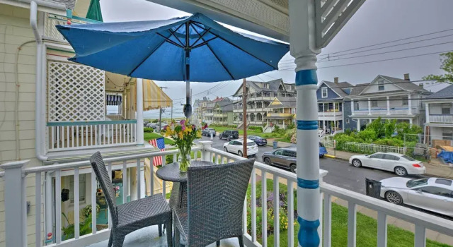 Ocean Grove Apt. w/ Balcony: 1 Block to the Beach!, Book Lejlighed Ocean Grove 