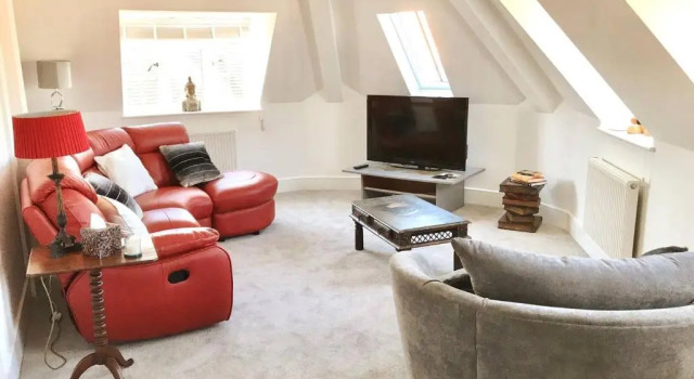 CC - Central Location Top Floor 2 Bed Deluxe Modern Apartment