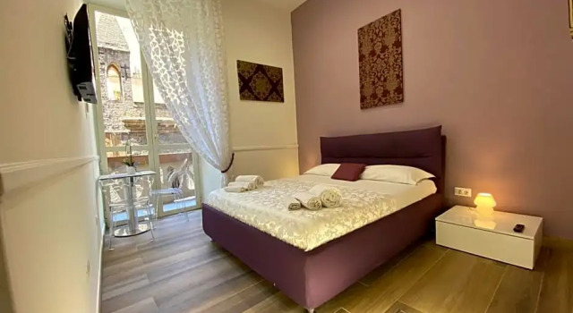 Sun Art Naples Rooms, Забронировать Отель «постель и завтрак» Отели Неаполя с завтраком, рядом с Кафедральный собор Неаполя, Завтраки