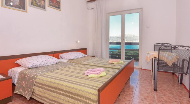 Nice Home in Slatine with Hot Tub, WiFi & 6 Bedrooms