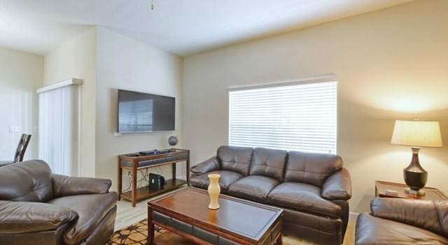 Storey Lake- 4 Bedroom Townhome W/spashpool-1619st Townhouse, Rezerwuj Dom wakacyjny Hotele w Kissimmee z basenem, Basen