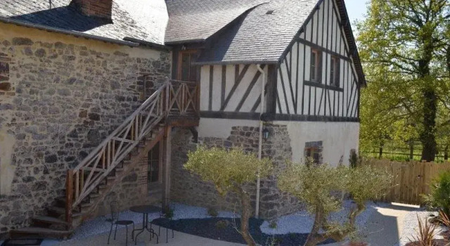 Lojis de la Pervota, Rezerwuj Hotel  