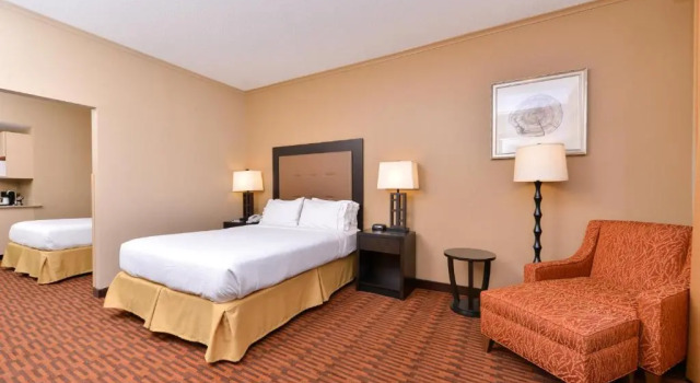 Двухместный люкс Holiday Inn Express Breezewood by IHG
