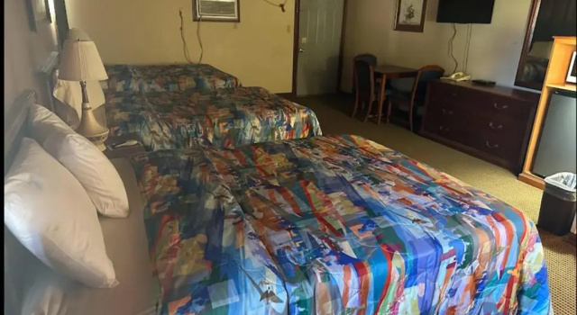 Шестиместный номер Standard Love Hotels Western Holiday by OYO at Harlan Lake NE