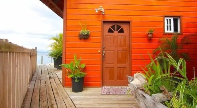 Orange House - Over the Water Rental