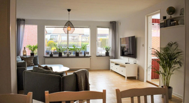 Awesome Home in Ystad With Wifi and 3 Bedrooms, Rezerwuj Hotel Hotele w Lagos z parkingiem, Parking