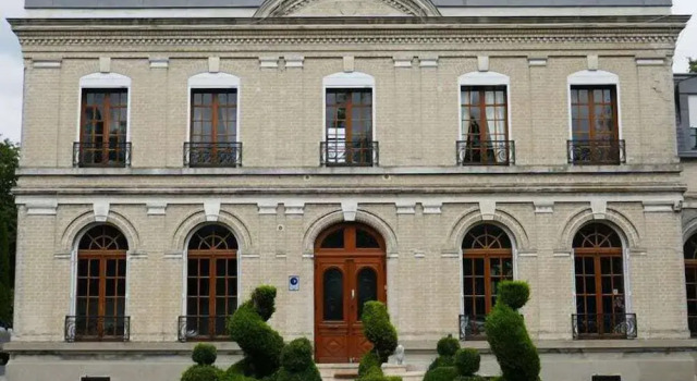 L'Inattendu, Rezerwuj Hotel Chauny Pikardia