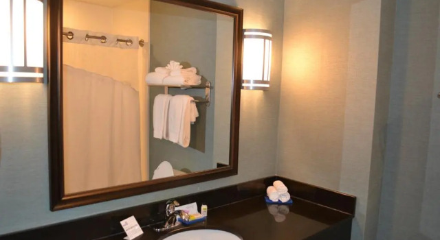 Четырёхместный номер Standard Holiday Inn Express Selinsgrove by IHG