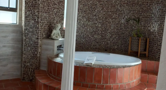 Кровать в общем номере Beachcomber Bay Guest House In South Africa