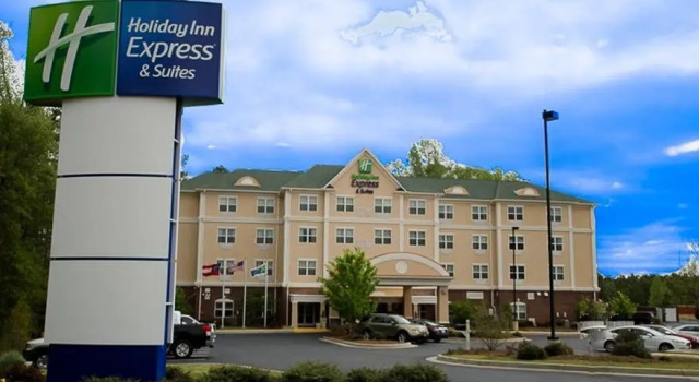 Четырёхместный номер Standard Holiday Inn Express Hotel & Suites Lagrange I-85 by IHG