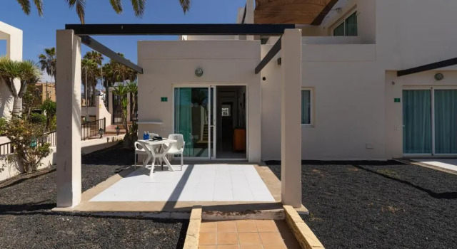 Апартаменты Apartamento 13 con terraza y piscina en Corralejo