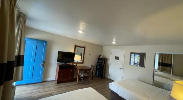 Четырёхместный номер Standard Blu Pacific Hotel