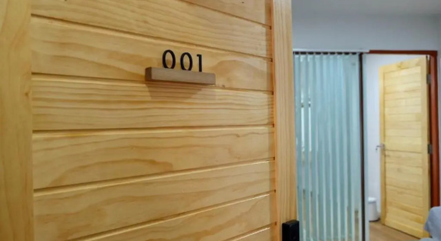 Home Story Hostel Chiang Mai, Забронировать Хостел Отели Чиангмай с парковкой, рядом с Нимман Хаемин, Парковка