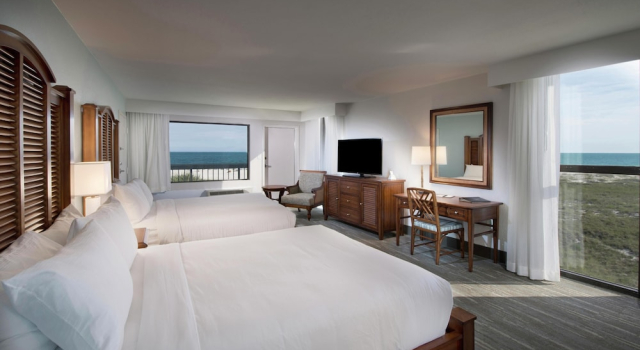 Четырёхместный номер Deluxe с балконом и oceanfront The Island House Hotel a Doubletree by Hilton