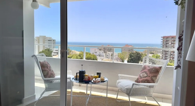 Апартаменты Central Apartment With Seaview Terrace and Pool