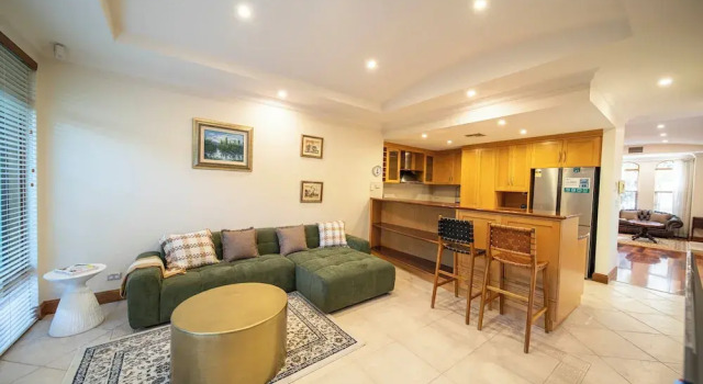Cozy Home with fireplace 5mins to beach, Book Villa Adelaide 