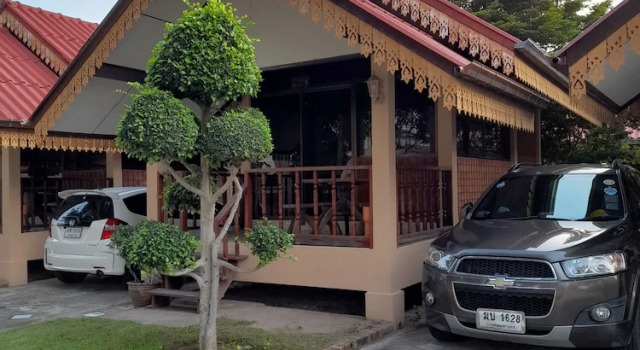 Sukthawee, Rezervovat Penzión Hotely v Central Thailand s parkováním, Parkování
