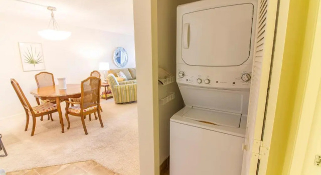 Sand Caper 202, Sleeps 4, Gulf Front, 2 Bedrooms, Elevator, Heated Pool, Забронировать Отель Отели Fort Myers Area с парковкой, Парковка