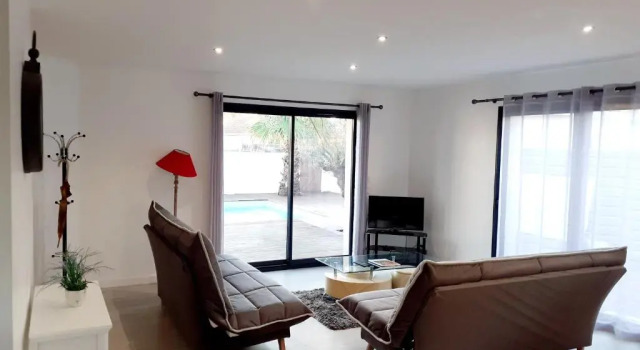 ViLLA NEUVE 115m2 ,TOUT CONFORT AVEC PiSCiNE Chauffée-JARDiNET BASSiN ARCACHON, Забронировать Вилла Отели Бассен-д'Аркашон с парковкой, Парковка