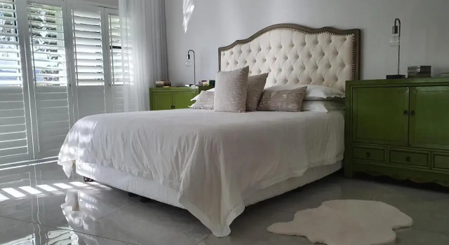 Best of Both, Boek Hotel Hartbeespoort 