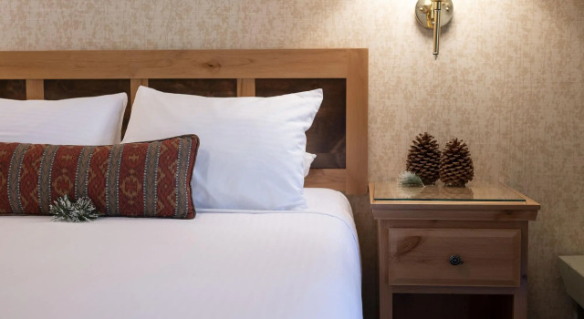 Olympic Village Inn, Rezerwuj Apartament Hotele w Squaw Valley z parkingiem, Parking
