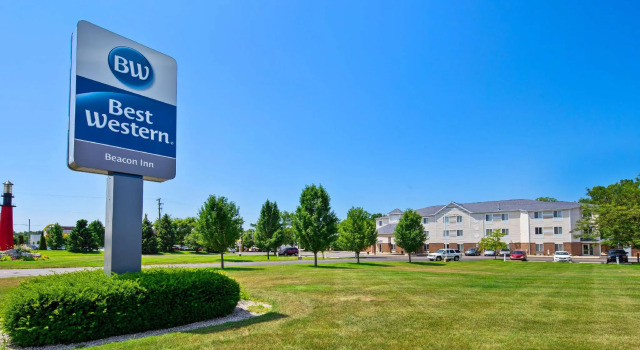 Кровать в общем номере Best Western Beacon Inn