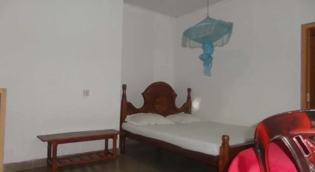 Deshani Holiday Inn