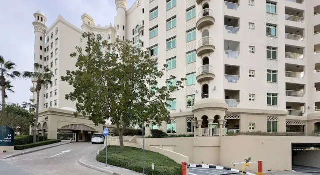 Bright 2BR Apartment with Garden View